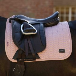 LeMieux Heritage Herringbone Dressur Underlag Wild Rose 